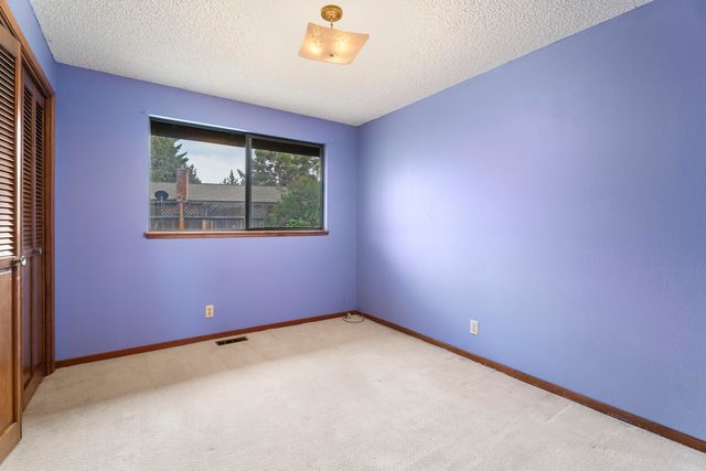 1869 NE Moonglow Court, Bend, OR 97701