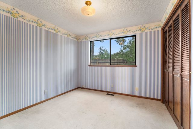 1869 NE Moonglow Court, Bend, OR 97701
