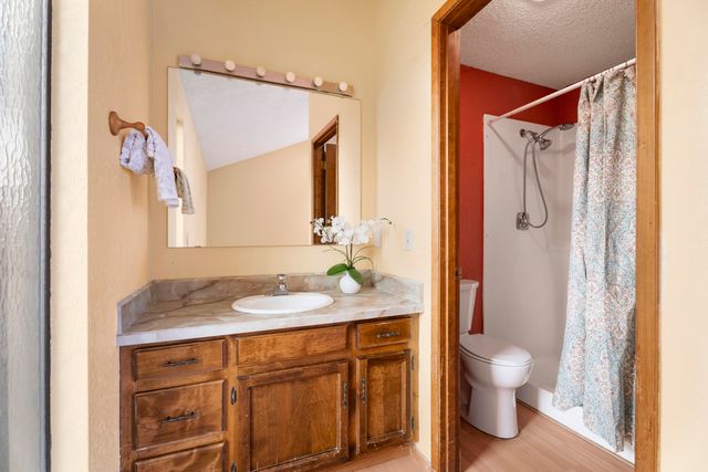 1869 NE Moonglow Court, Bend, OR 97701