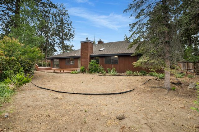 1869 NE Moonglow Court, Bend, OR 97701