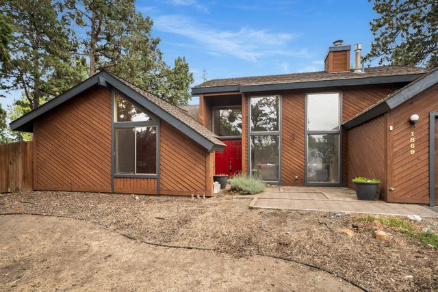 1869 NE Moonglow Court, Bend, OR 97701