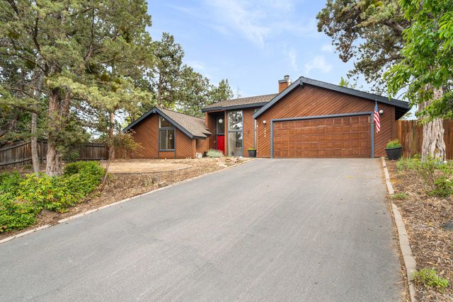 1869 NE Moonglow Court, Bend, OR 97701