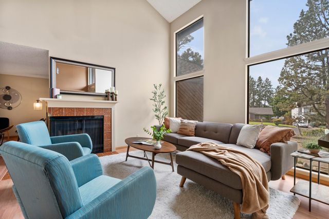 1869 NE Moonglow Court, Bend, OR 97701