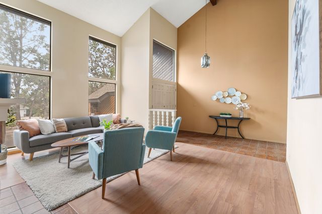 1869 NE Moonglow Court, Bend, OR 97701