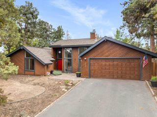 1869 NE Moonglow Court, Bend, OR 97701