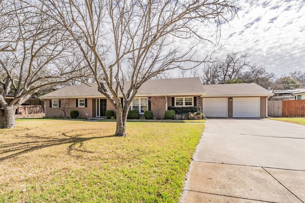 6817 Fortune Road, Fort Worth, TX 76116