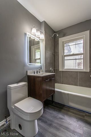 303 E Ravenwood Avenue, Youngstown, OH 44507