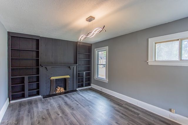 303 E Ravenwood Avenue, Youngstown, OH 44507