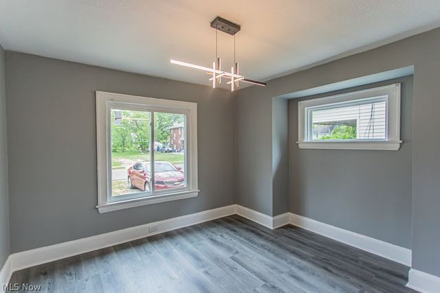 303 E Ravenwood Avenue, Youngstown, OH 44507