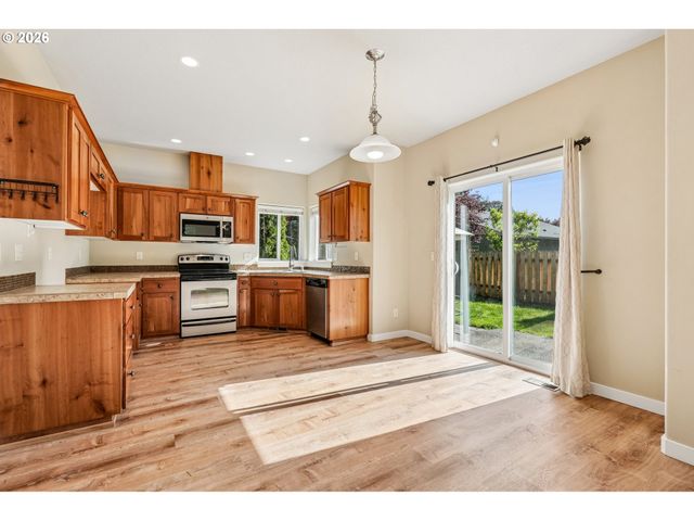 648 S DONNA Dr, Newberg, OR 97132