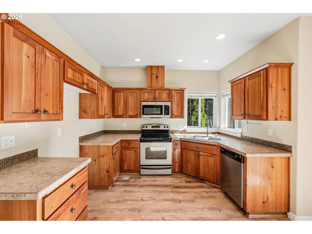 648 S DONNA Dr, Newberg, OR 97132