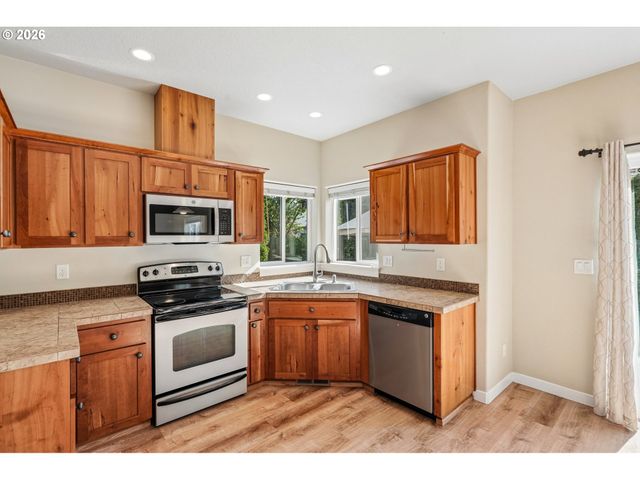 648 S DONNA Dr, Newberg, OR 97132