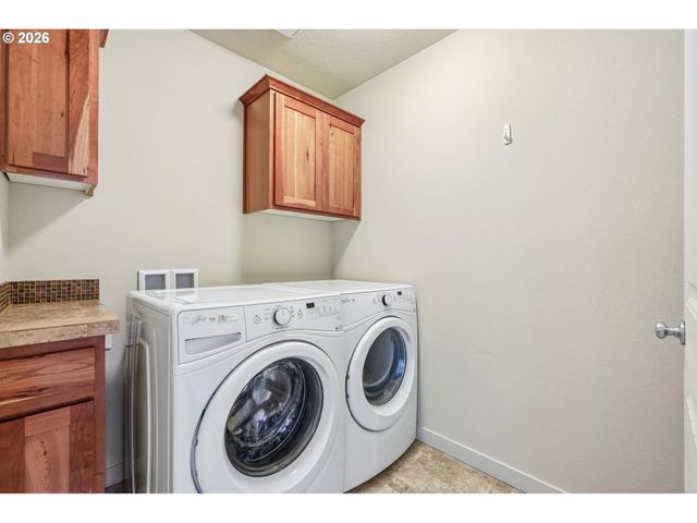 648 S DONNA Dr, Newberg, OR 97132