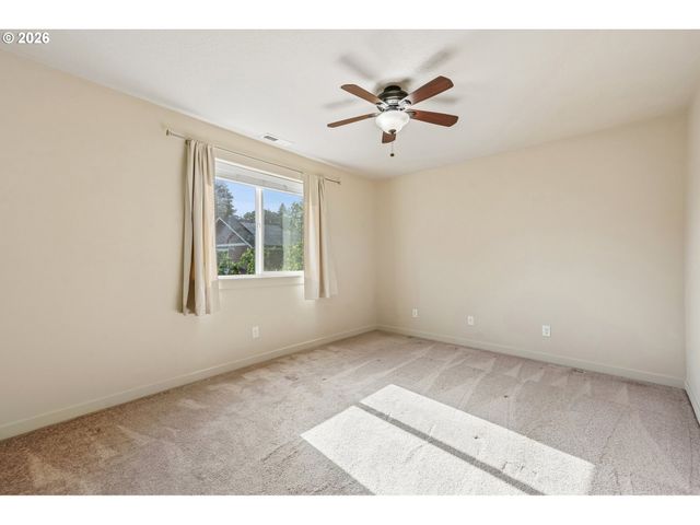648 S DONNA Dr, Newberg, OR 97132