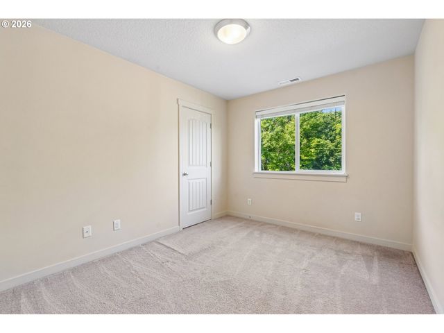 648 S DONNA Dr, Newberg, OR 97132