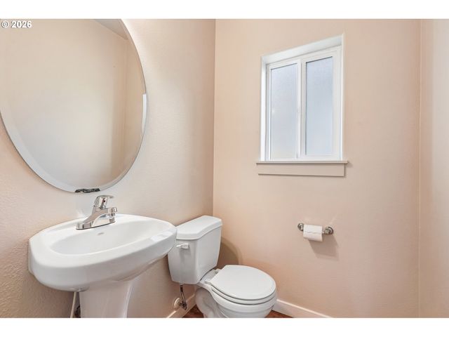 648 S DONNA Dr, Newberg, OR 97132