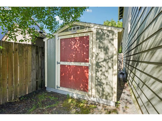 648 S DONNA Dr, Newberg, OR 97132