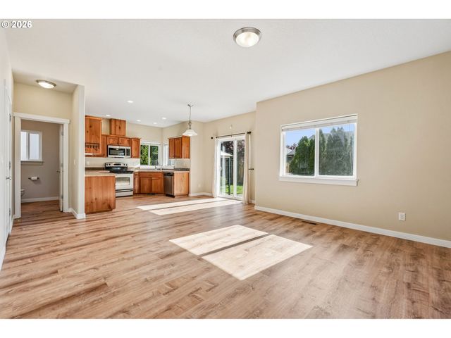 648 S DONNA Dr, Newberg, OR 97132