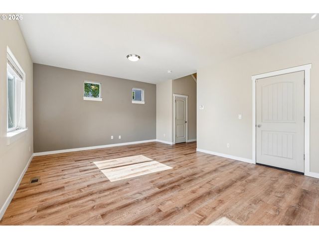 648 S DONNA Dr, Newberg, OR 97132