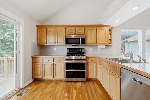 21117 E 50th Terrace Drive S, Blue Springs, MO 64015