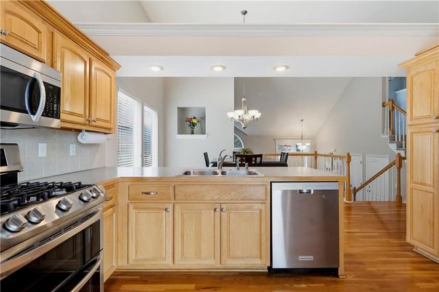 21117 E 50th Terrace Drive S, Blue Springs, MO 64015