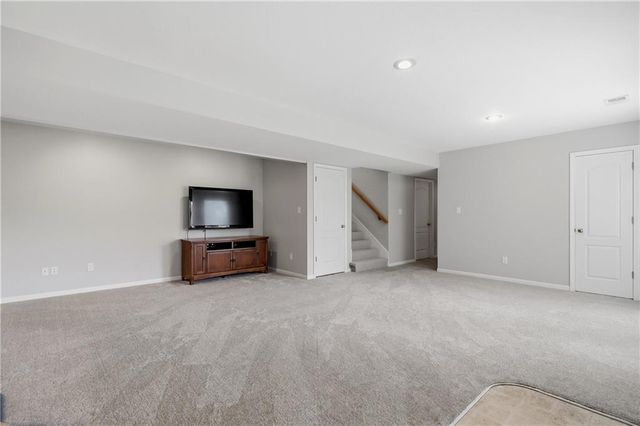 21117 E 50th Terrace Drive S, Blue Springs, MO 64015