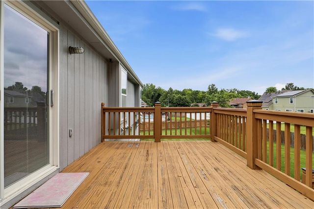 21117 E 50th Terrace Drive S, Blue Springs, MO 64015