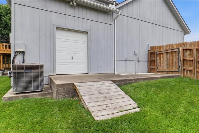 21117 E 50th Terrace Drive S, Blue Springs, MO 64015