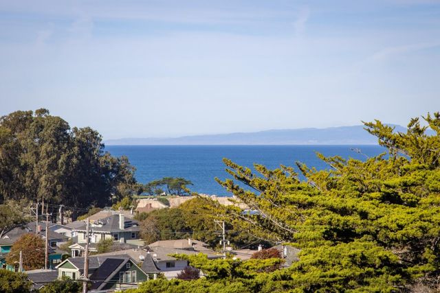 311 Lighthouse, Pacific Grove, CA 93950