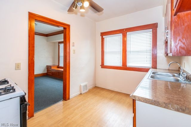 917 Helmsdale Road, Cleveland Heights, OH 44112