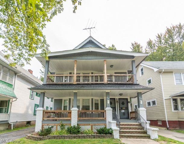 917 Helmsdale Road, Cleveland Heights, OH 44112