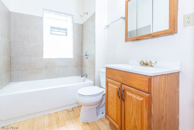 917 Helmsdale Road, Cleveland Heights, OH 44112