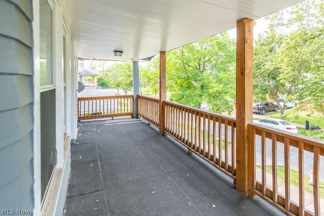 917 Helmsdale Road, Cleveland Heights, OH 44112