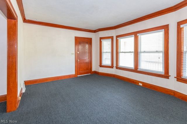 917 Helmsdale Road, Cleveland Heights, OH 44112