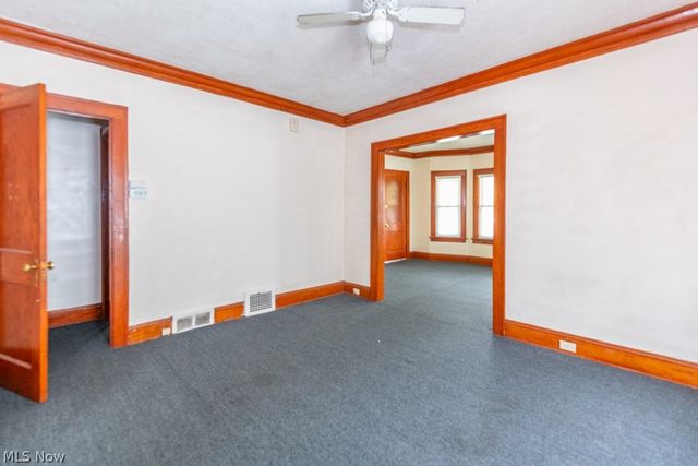 917 Helmsdale Road, Cleveland Heights, OH 44112