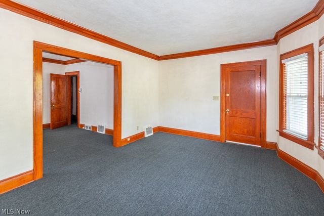 917 Helmsdale Road, Cleveland Heights, OH 44112