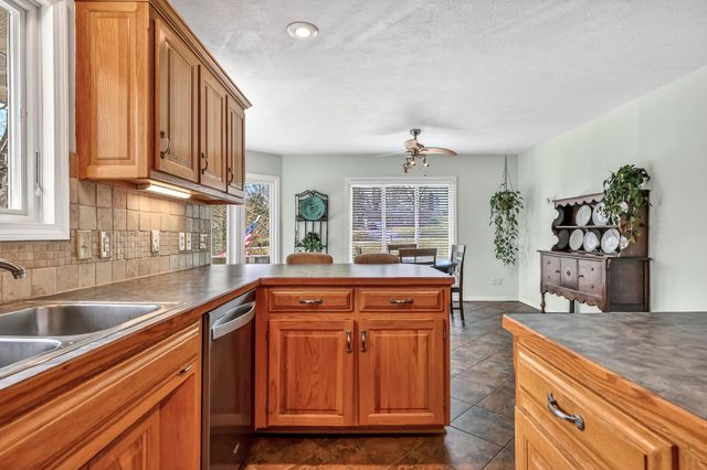 5852 S Farm Road 157, Springfield, MO 65810