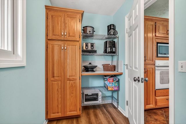 5852 S Farm Road 157, Springfield, MO 65810