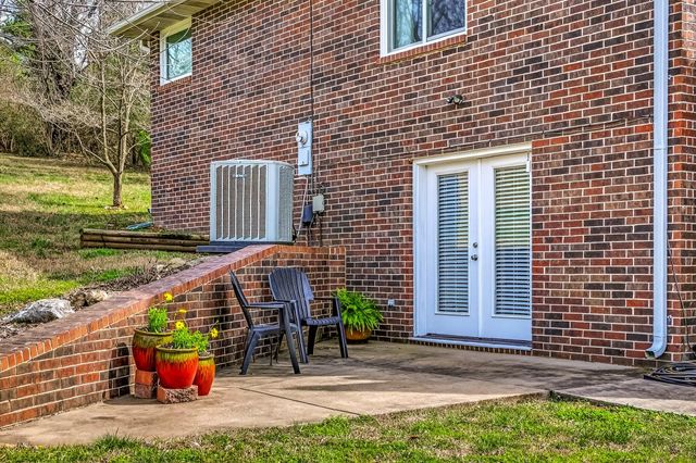 5852 S Farm Road 157, Springfield, MO 65810