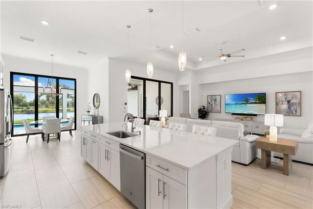 3122 Heather Glen CT, Naples, FL 34114