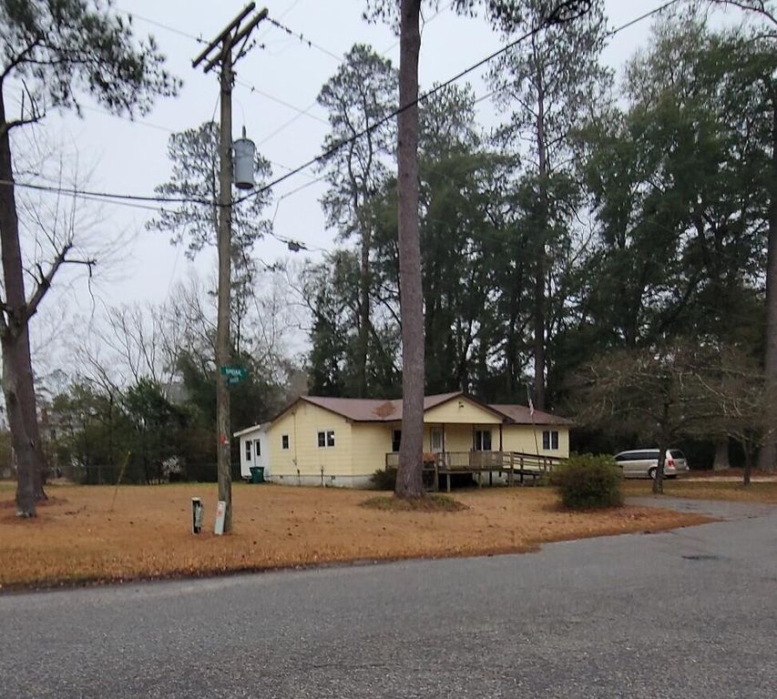 Image 1 of property listing at 207 Smoak Street, Bamberg, SC 29003