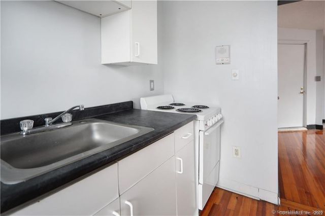 768 State Street 4, New Haven, CT 06511