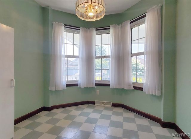 12 Parwood Trail, Cheektowaga, NY 14043