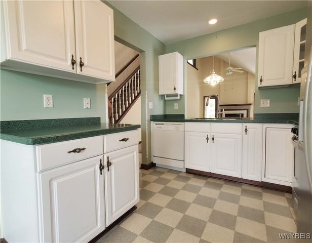 12 Parwood Trail, Cheektowaga, NY 14043