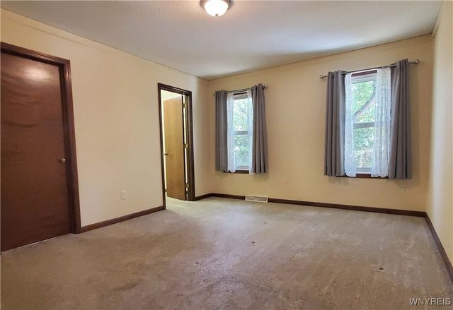 12 Parwood Trail, Cheektowaga, NY 14043