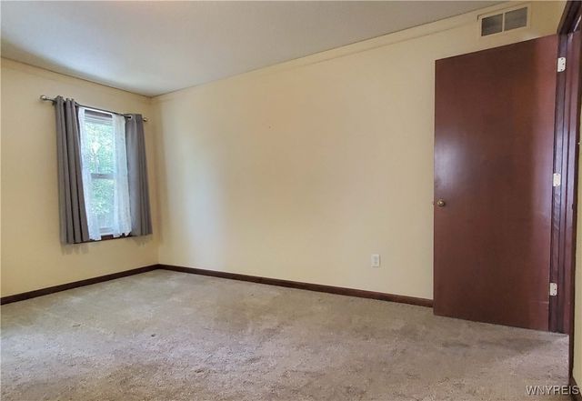 12 Parwood Trail, Cheektowaga, NY 14043