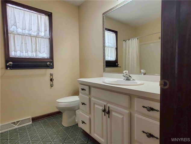 12 Parwood Trail, Cheektowaga, NY 14043