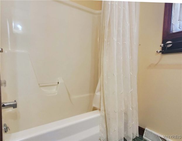 12 Parwood Trail, Cheektowaga, NY 14043