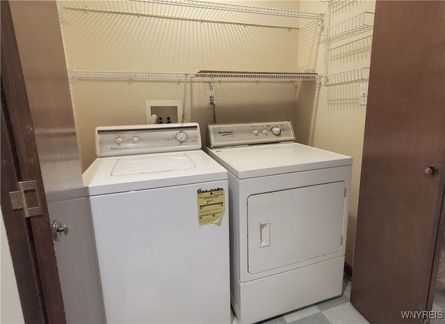 12 Parwood Trail, Cheektowaga, NY 14043