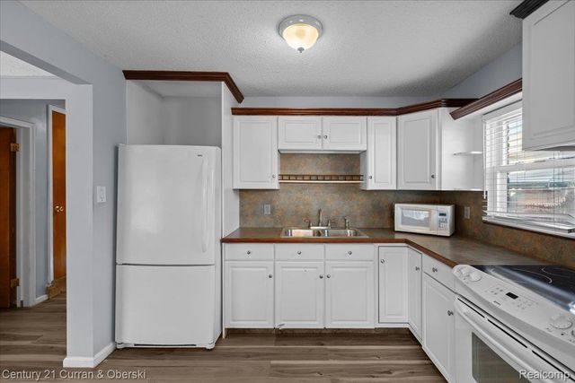 6881 N Vernon Street, Dearborn Heights, MI 48127